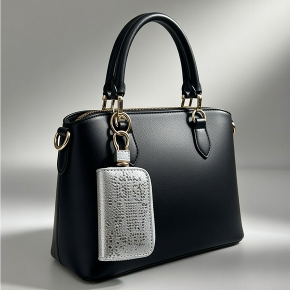 Silver Textured Key Holder - Picture 4 of 4